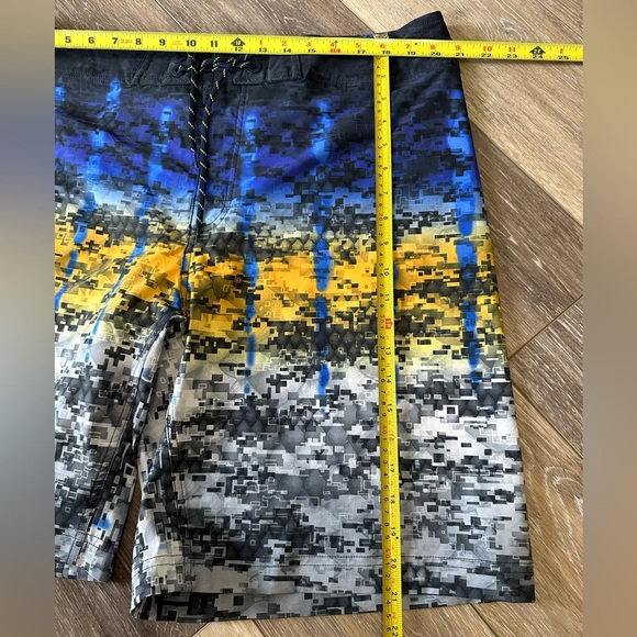 🖤 New Columbia swim trunk with bottle opener in safety small pocket. - Picture 6 of 13